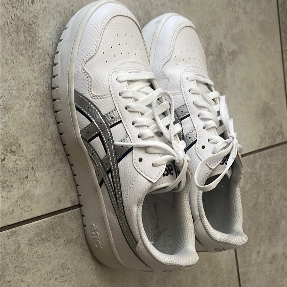 White ASICS Womens Shoe - Picture 3 of 6